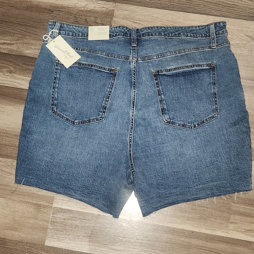 Universal Thread Distressed Boyfriend Denim Shorts Size 20W NWT - Picture 7 of 7